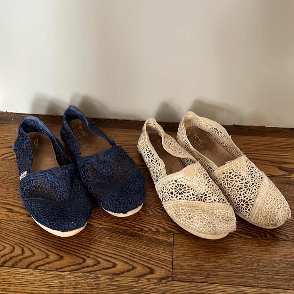 Bundle of 2 pairs of Lace Toms Size 7